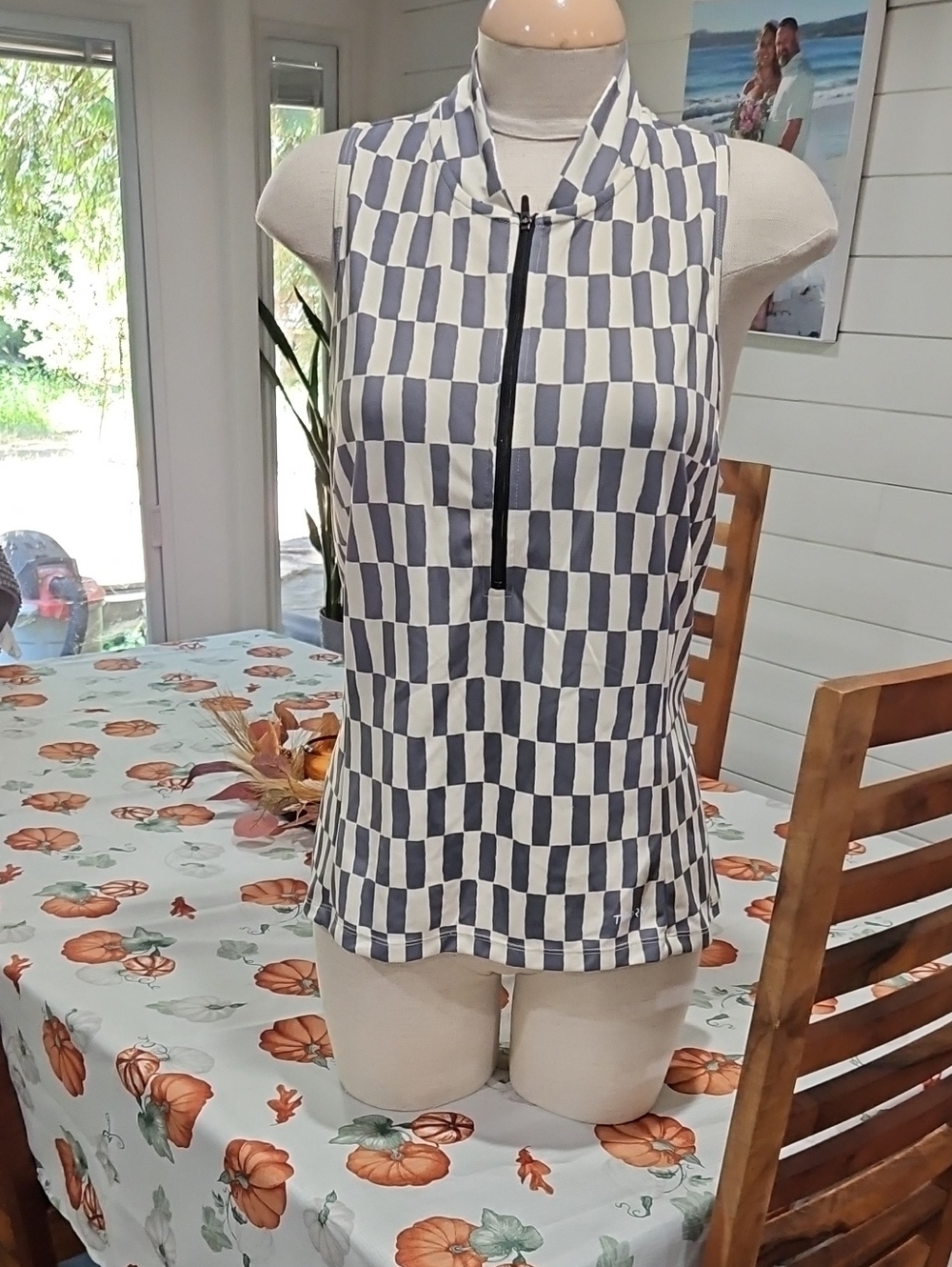 Terry Sleeveless Checkered Zip-Front Jersey Top in White and Gray Cycling Xl
